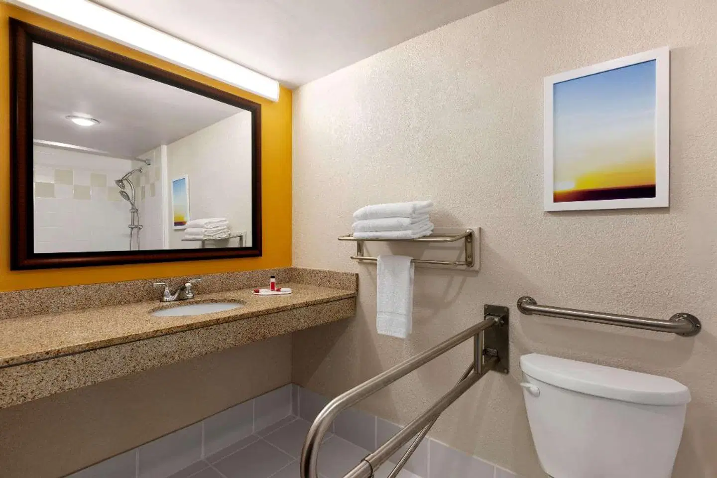 Days Inn by Wyndham Miami International Airport Badezimmer