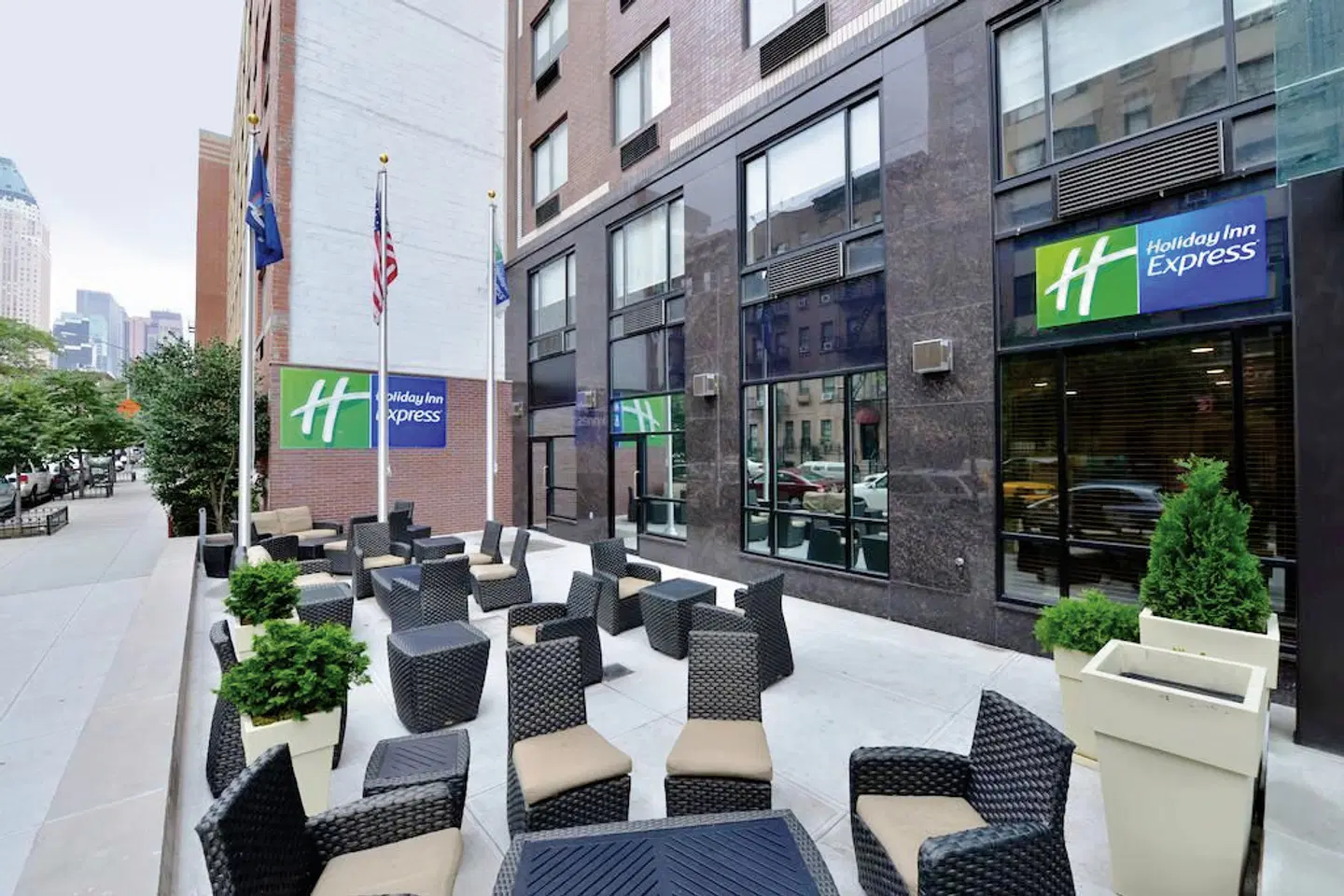 Holiday Inn Express Manhattan Midtown West Bar