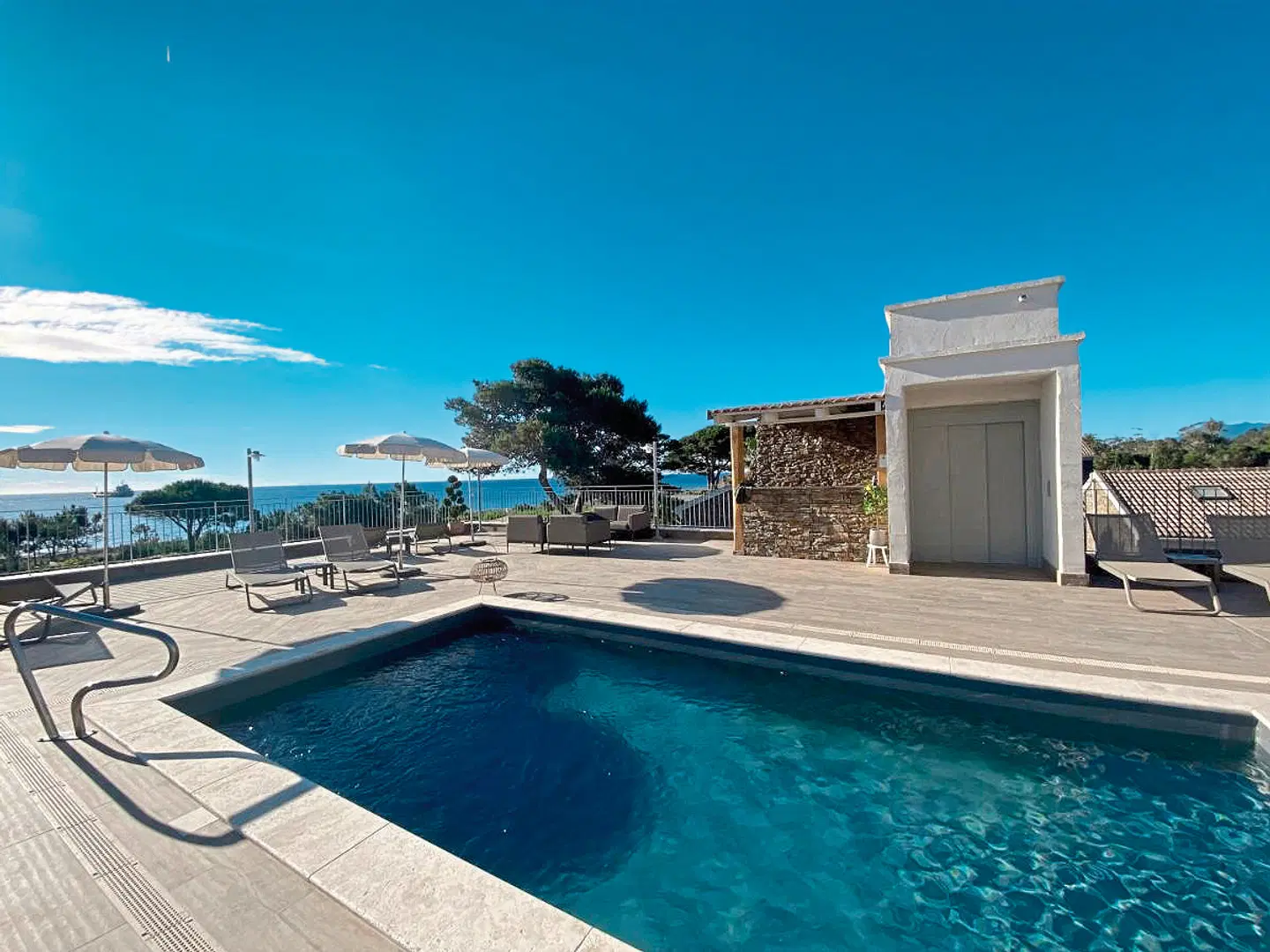 La Lagune OUTDOOR_POOL