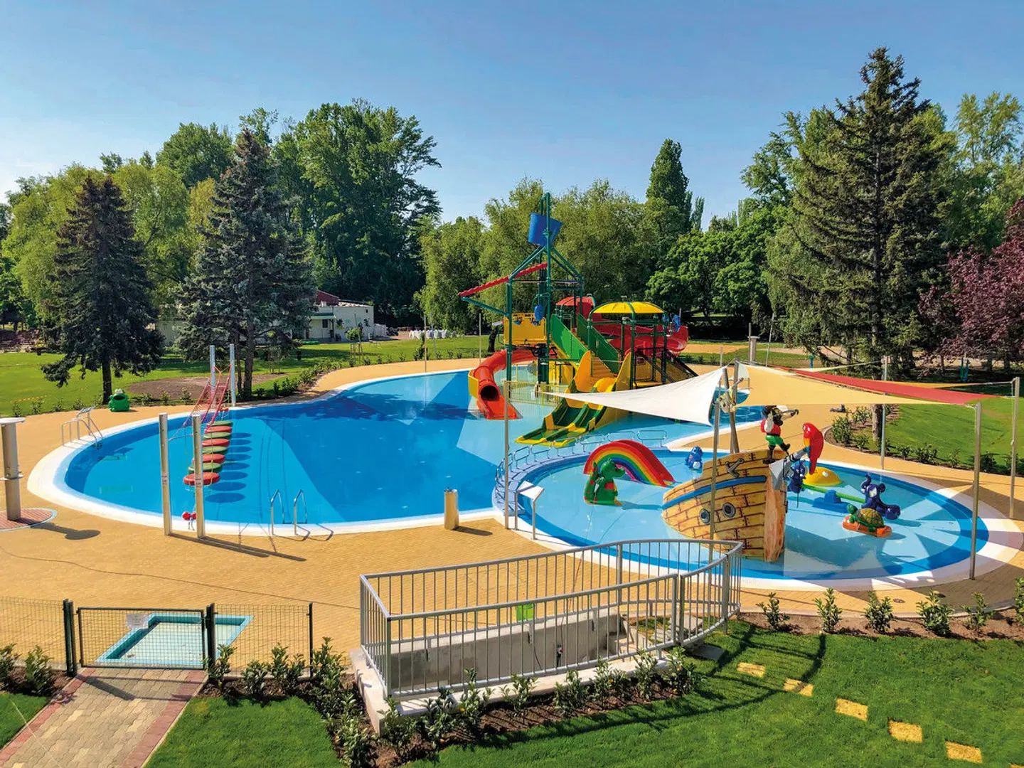 Danubius Hotel Marina OUTDOOR_POOL