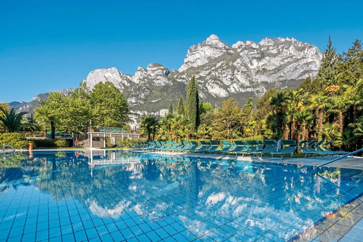 Du Lac et Du Parc Grand Resort OUTDOOR_POOL