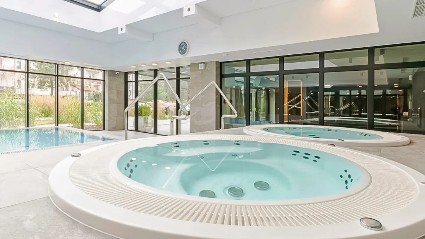 Green Port Apartamenty by VacationClub Hallenbad