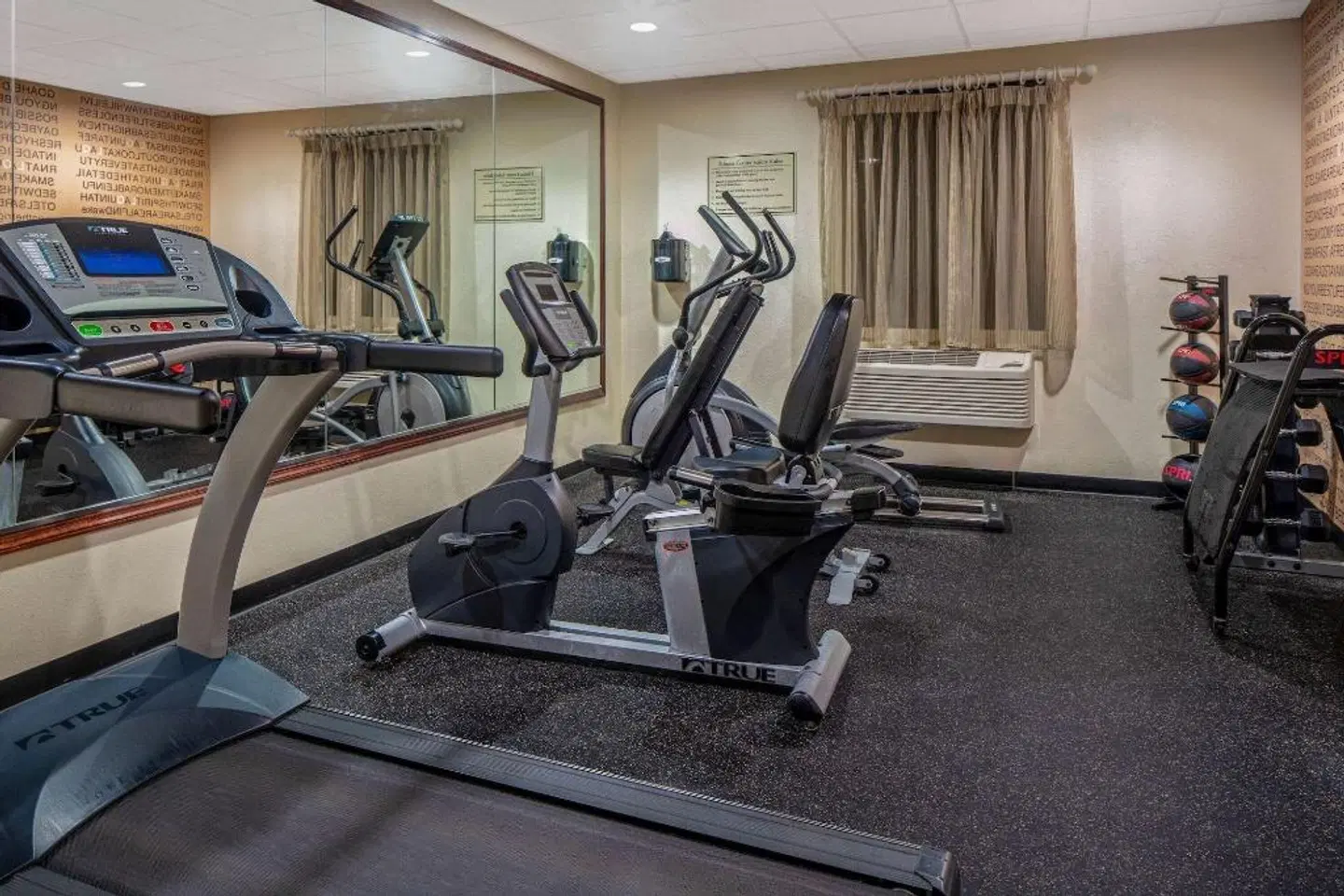La Quinta Inn & Suites by Wyndham Bonita Springs Naples N. SPORTS_AND_LEISURE