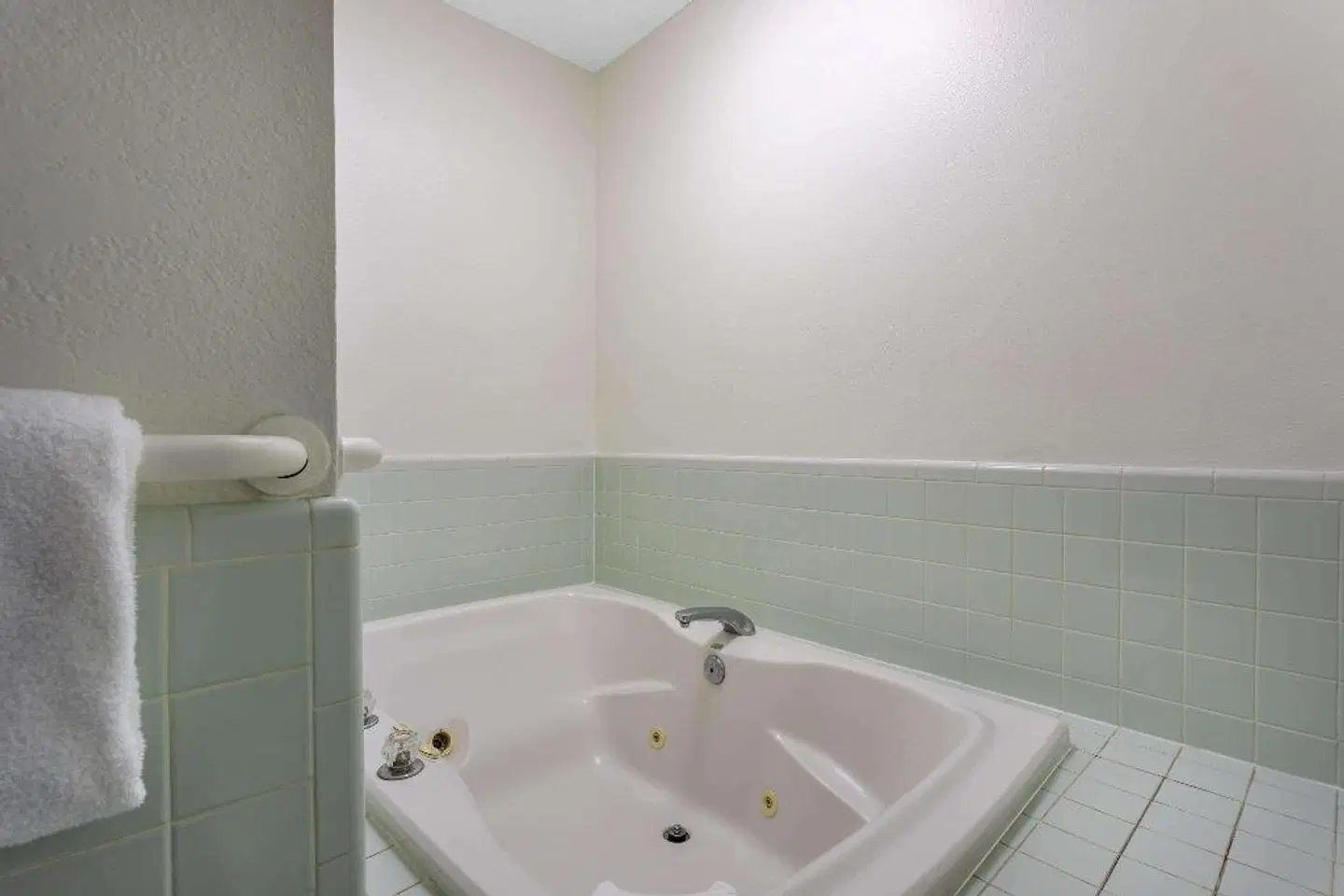 Baymont by Wyndham Tallahassee Badezimmer