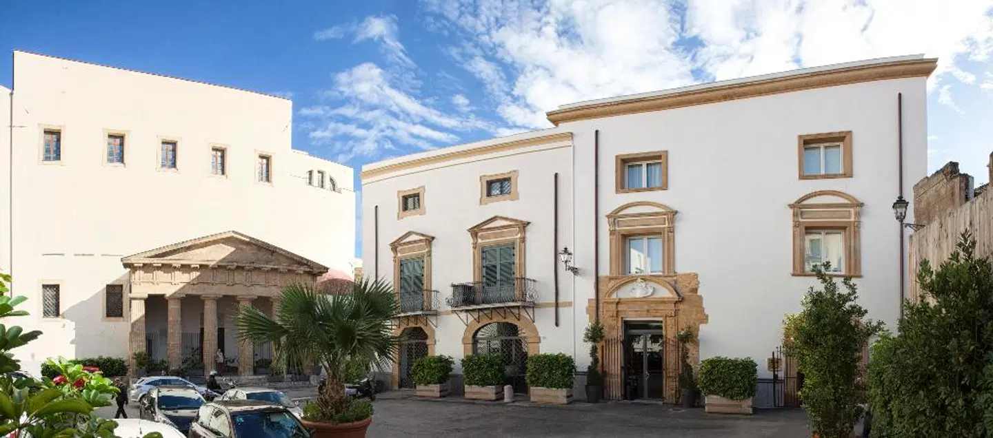 Palazzo Brunaccini EXTERIOR