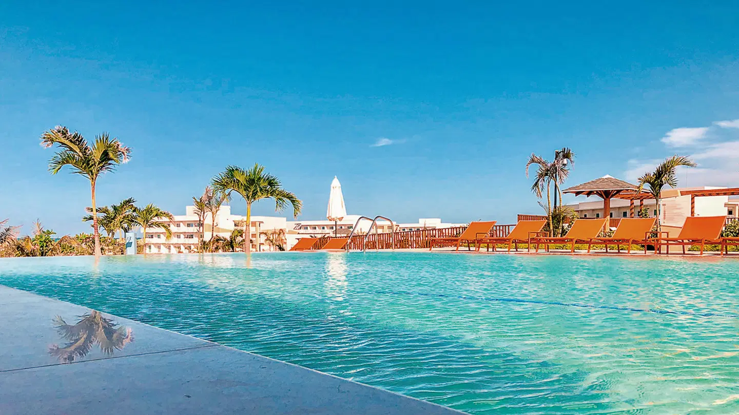 Valentin Cayo Cruz OUTDOOR_POOL