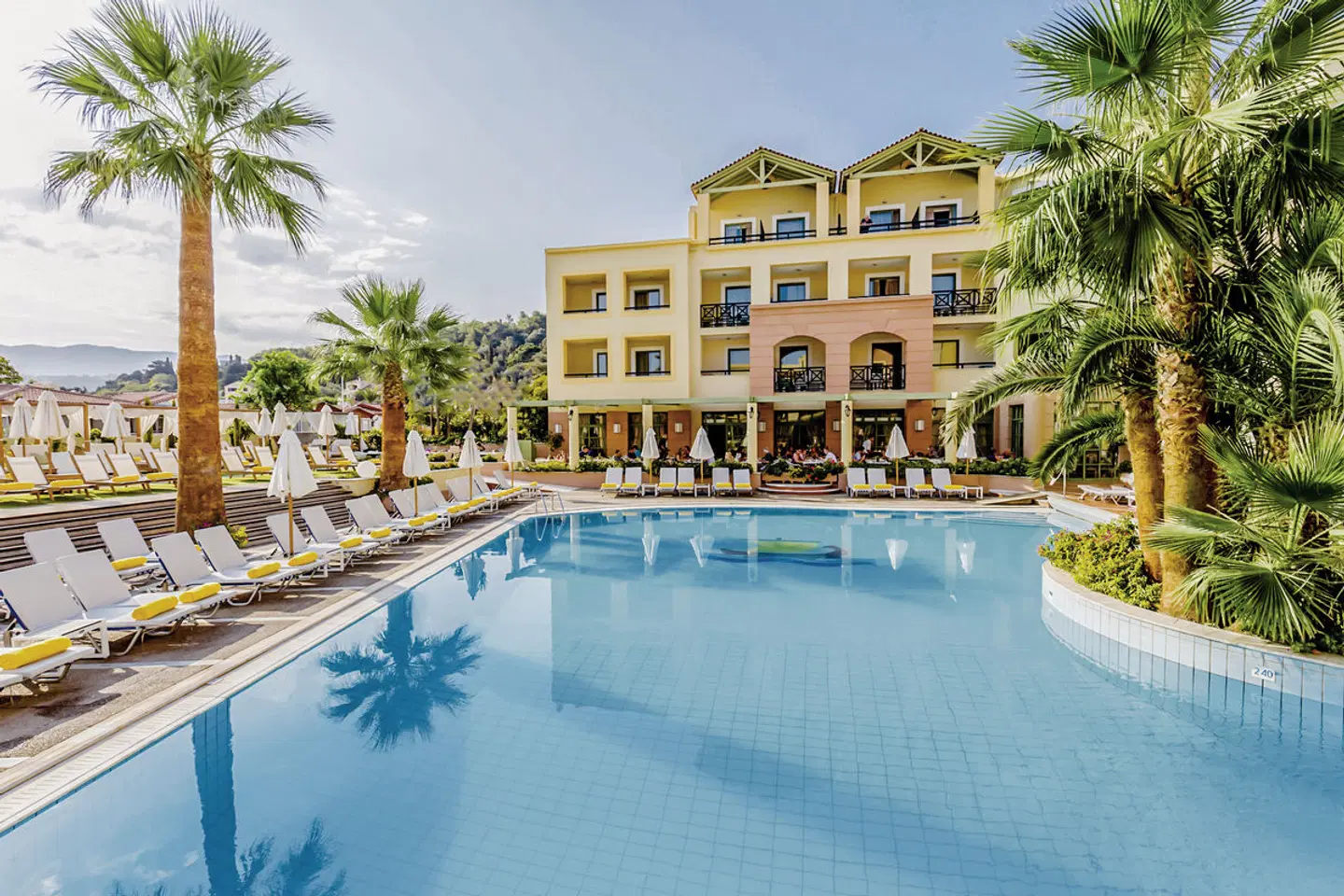 Samaina Inn OUTDOOR_POOL