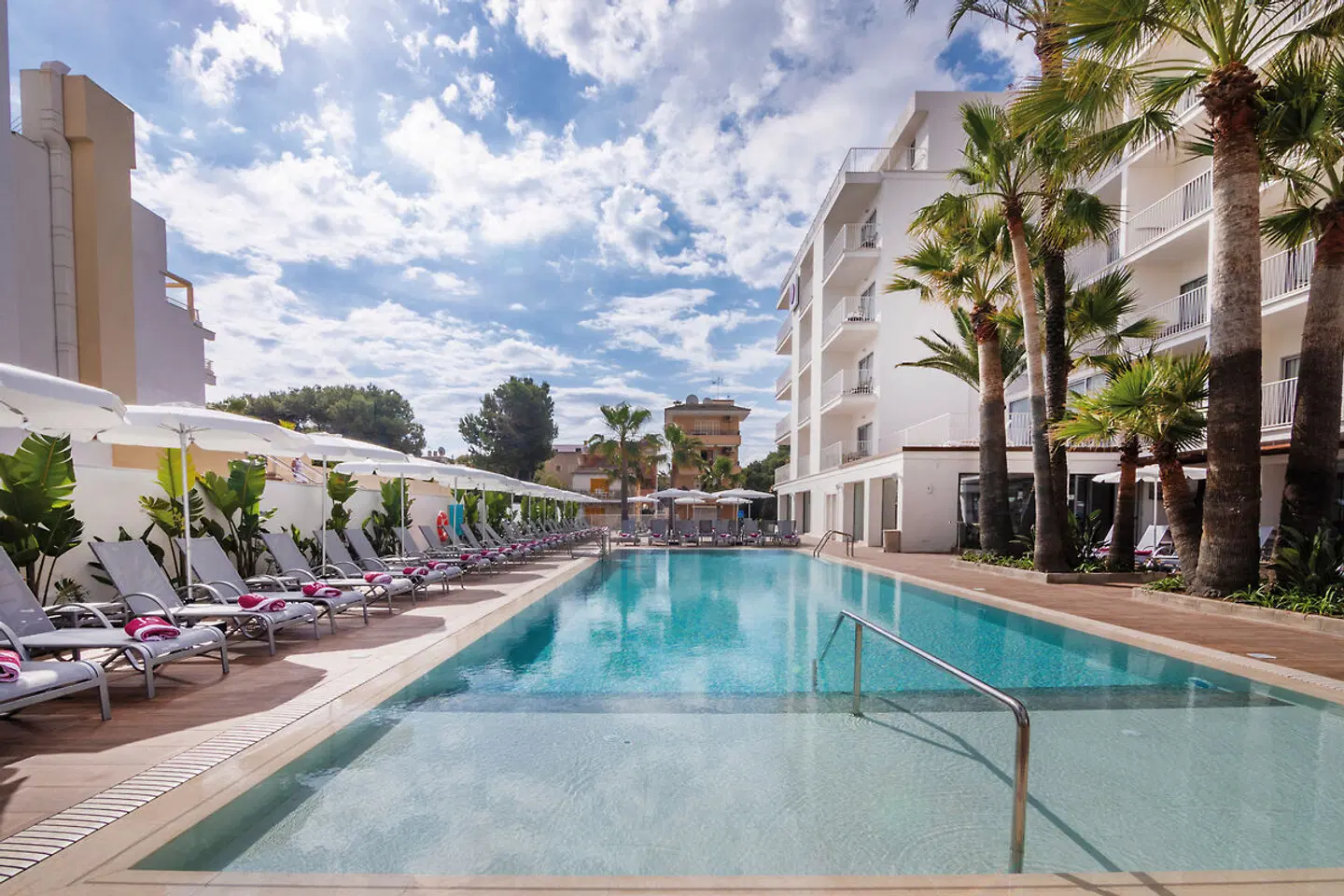 JS Yate OUTDOOR_POOL