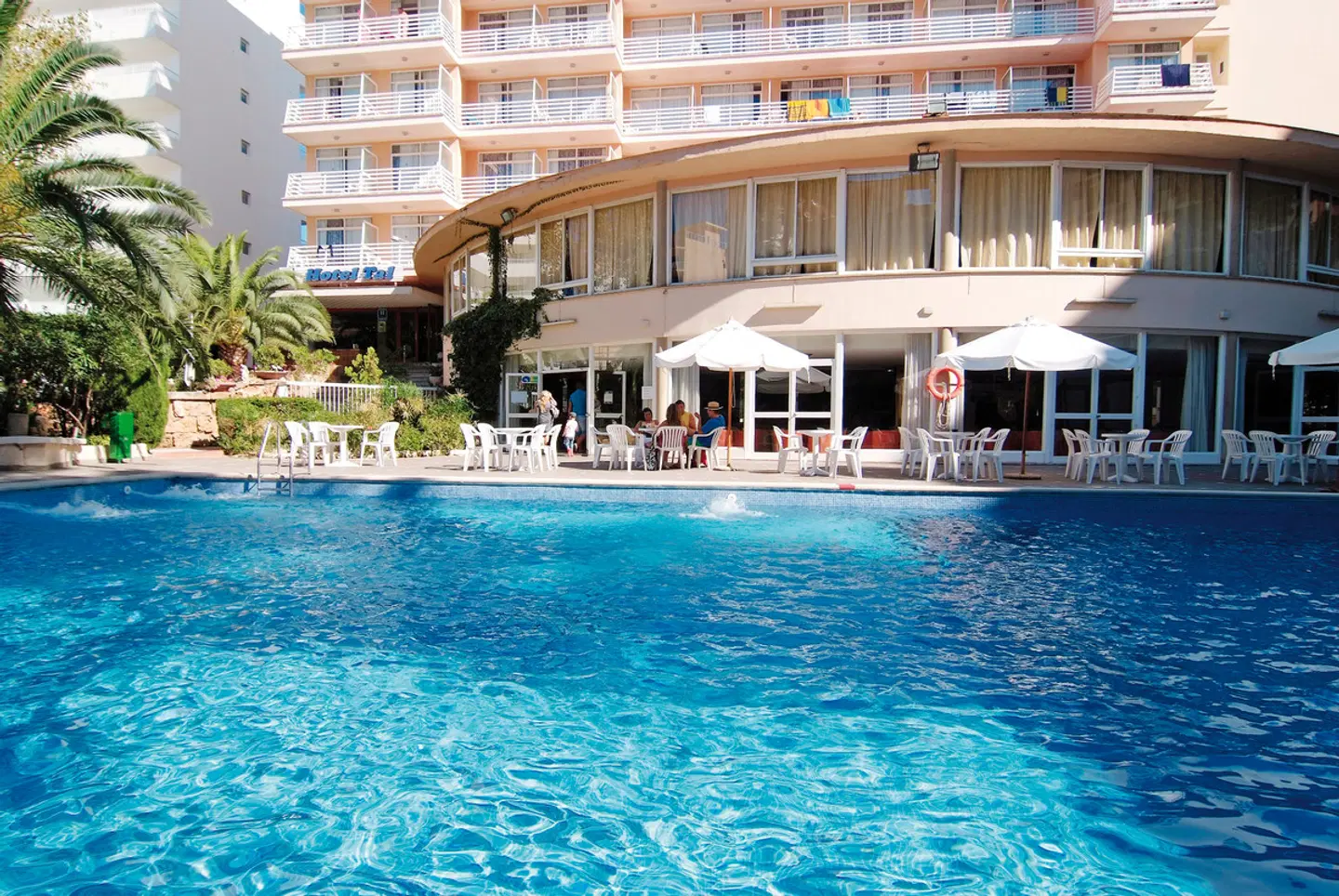 Tal Affiliated by FERGUS OUTDOOR_POOL