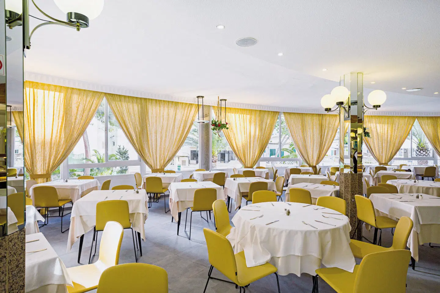 Tal Affiliated by FERGUS Restaurant