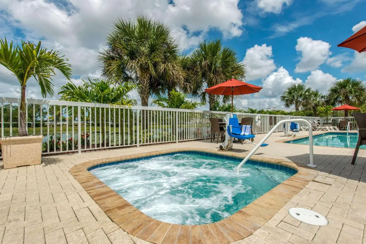 Comfort Suites - Sarasota / Little Sarasota Bay OUTDOOR_POOL