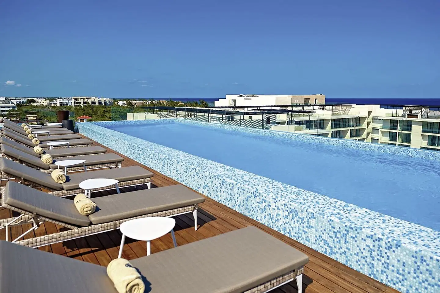 The Reef 28 OUTDOOR_POOL