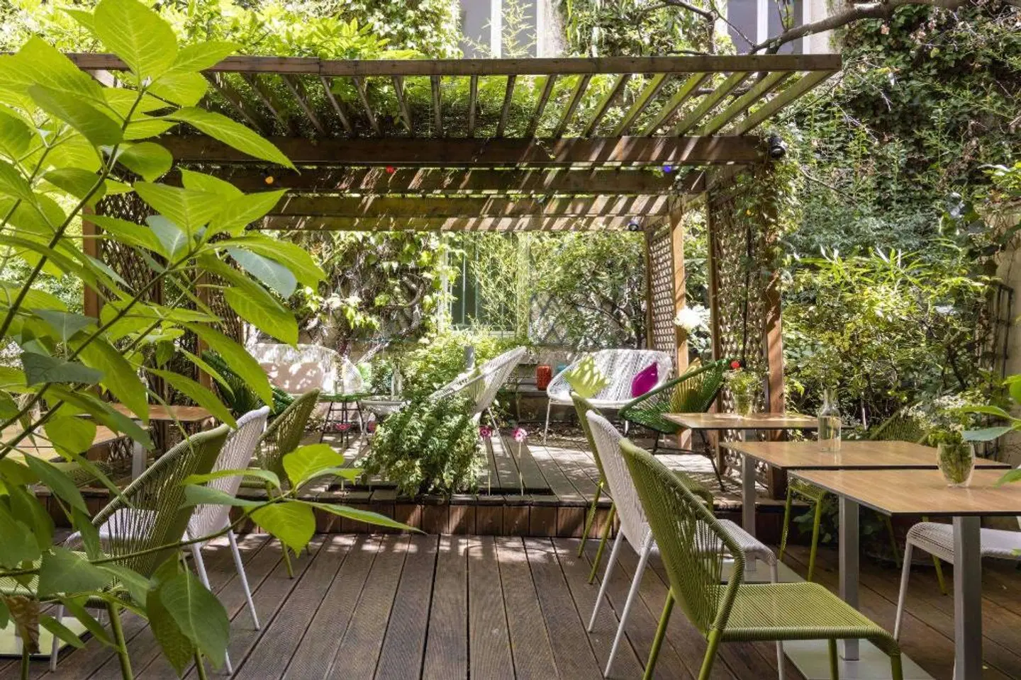 Paris Louis Blanc Terrasse