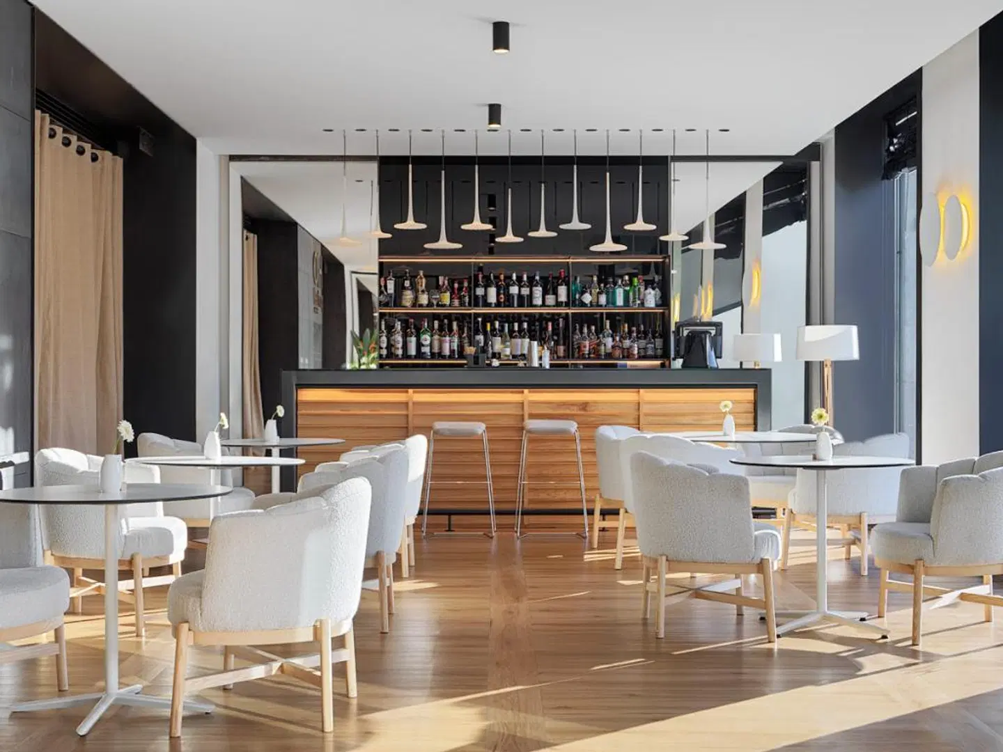 H10 Port Vell Bar