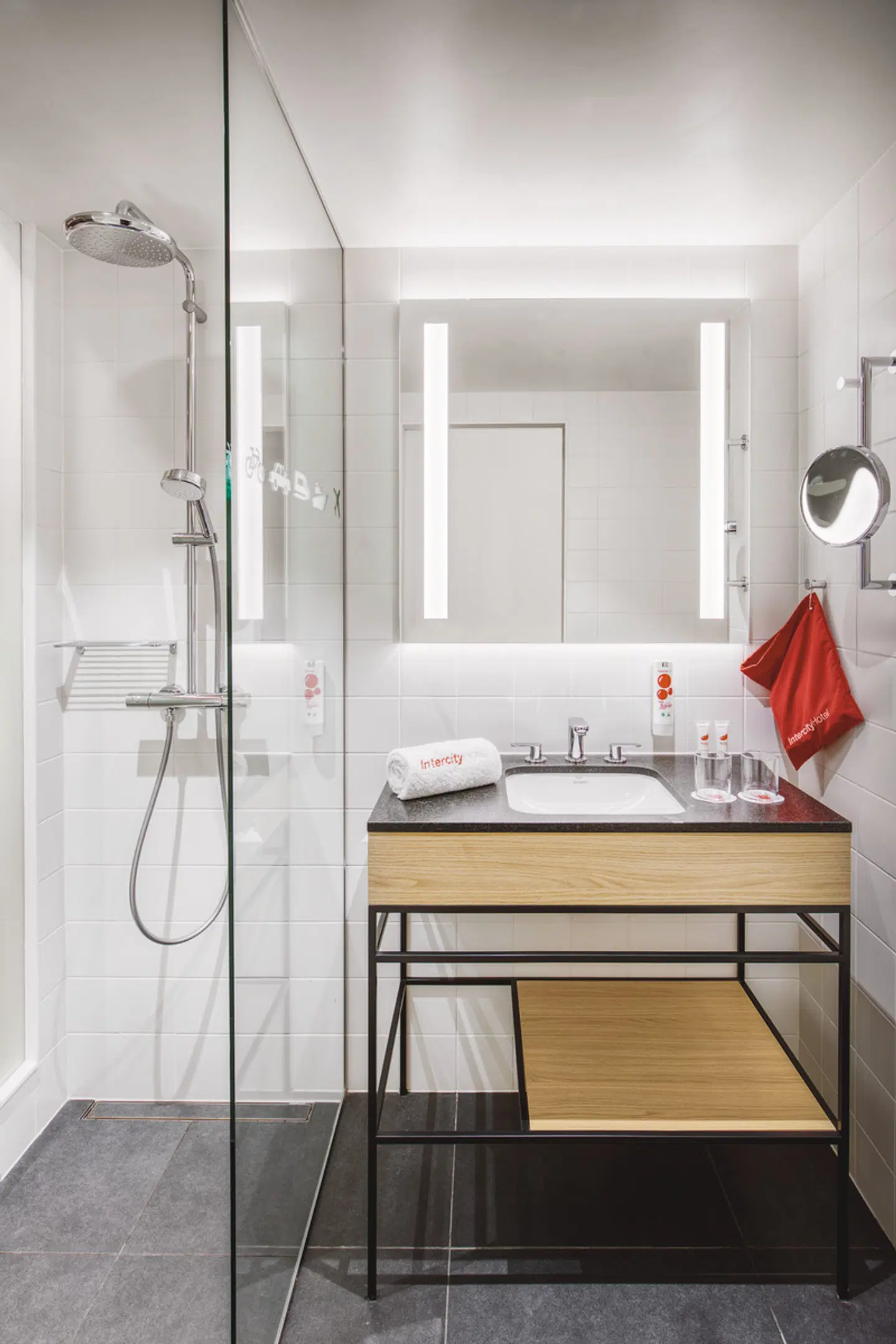 IntercityHotel Wiesbaden Badezimmer