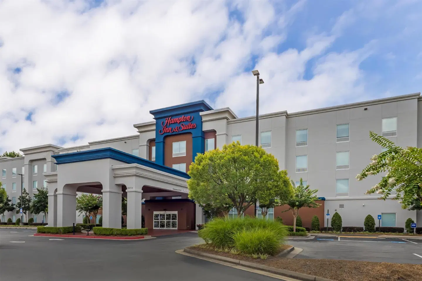 Hampton Inn & Suites Atlanta Airport West/Camp Creek Pkwy EXTERIOR