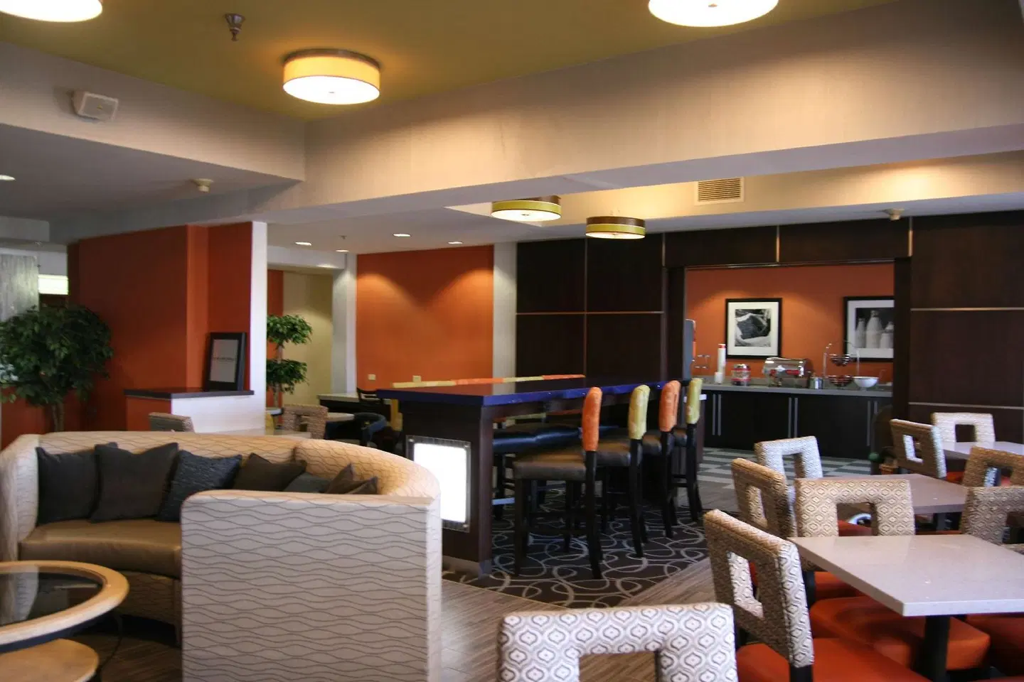 Hampton Inn Springfield Bar