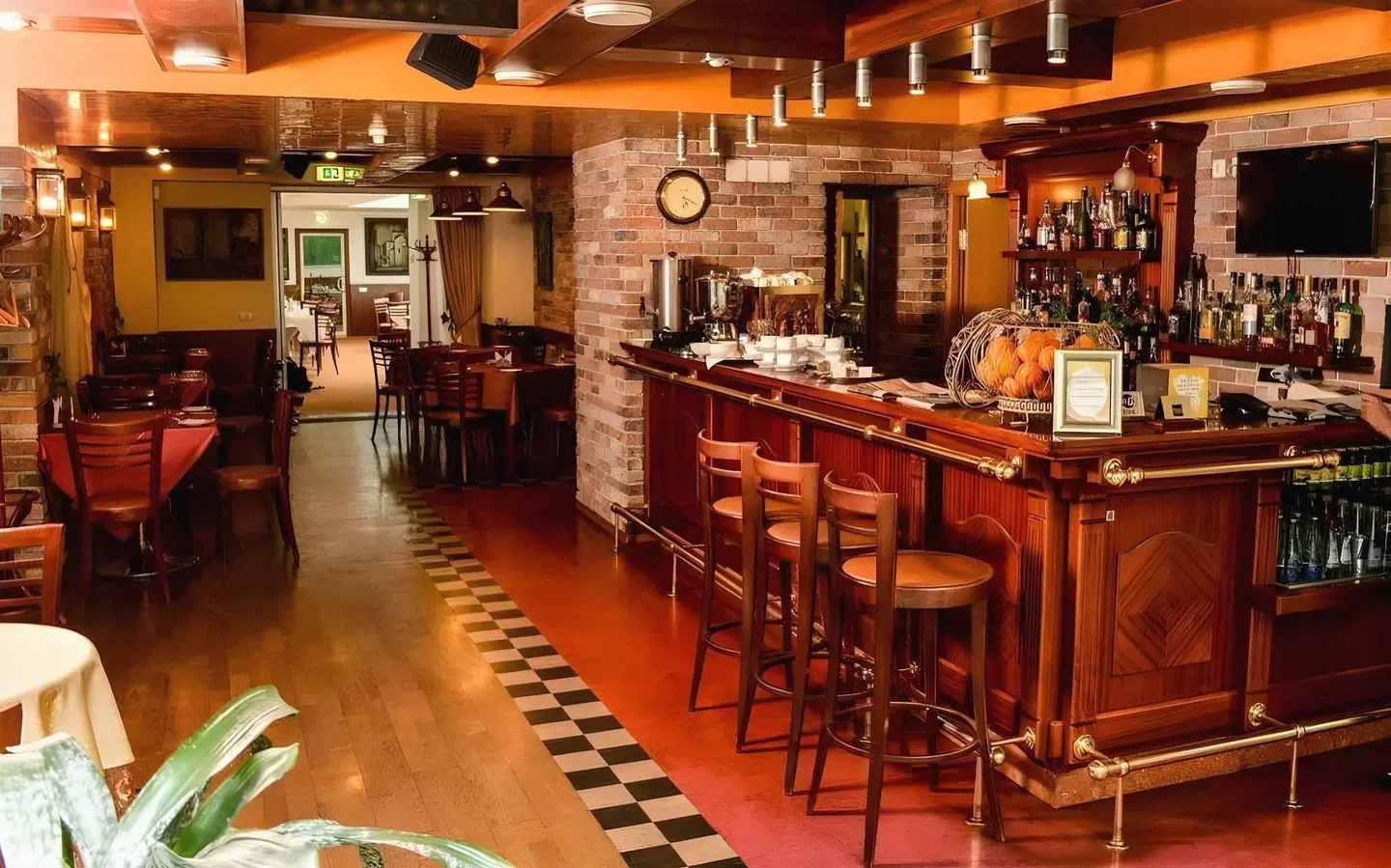 Ratonda Bar