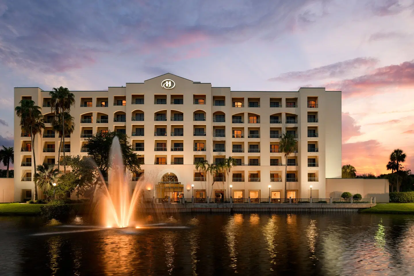 Hilton Boca Raton Suites EXTERIOR