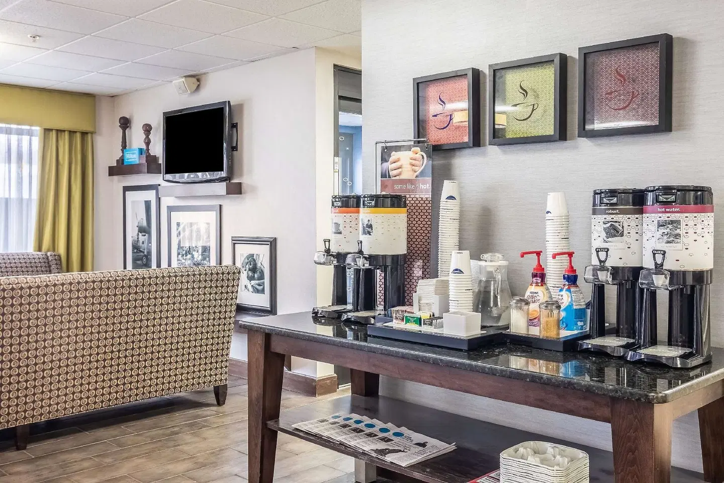 Hampton Inn Youngstown-North Bar