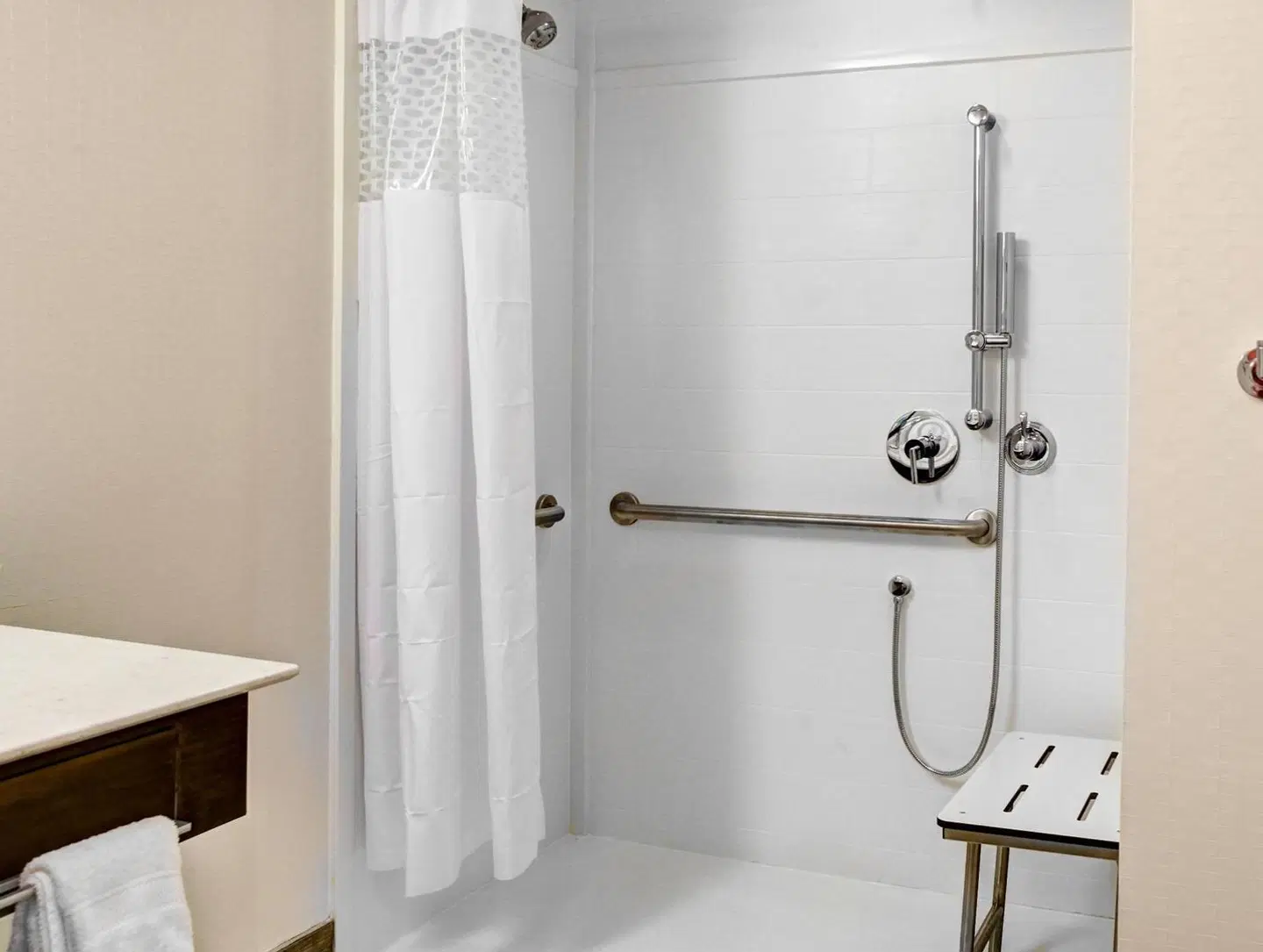 Hampton Inn & Suites by Hilton Atlanta Perimeter Dunwoody Badezimmer