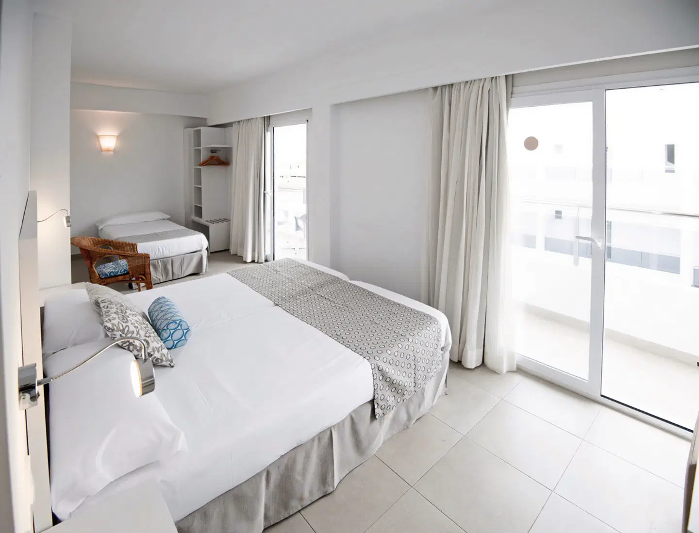 Chevy Hotel & Suites ROOM_EXAMPLE