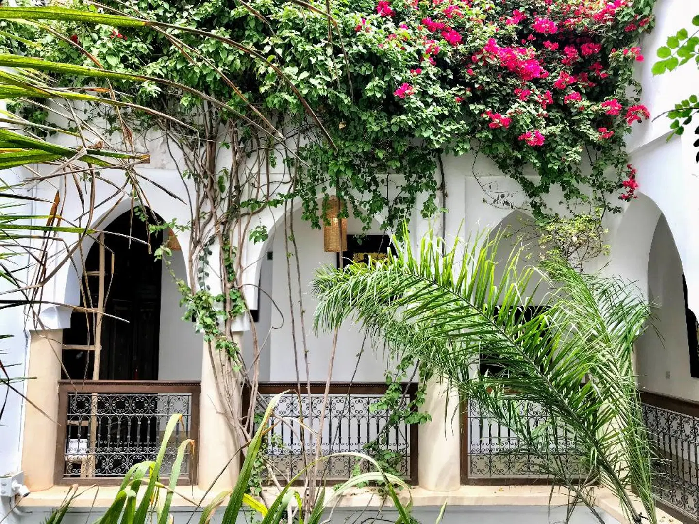Dar Zaman EXTERIOR