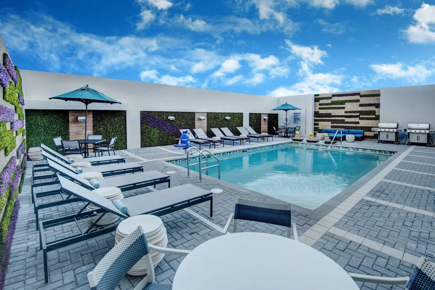 TownePlace Suites by Marriott Miami Airport OUTDOOR_POOL