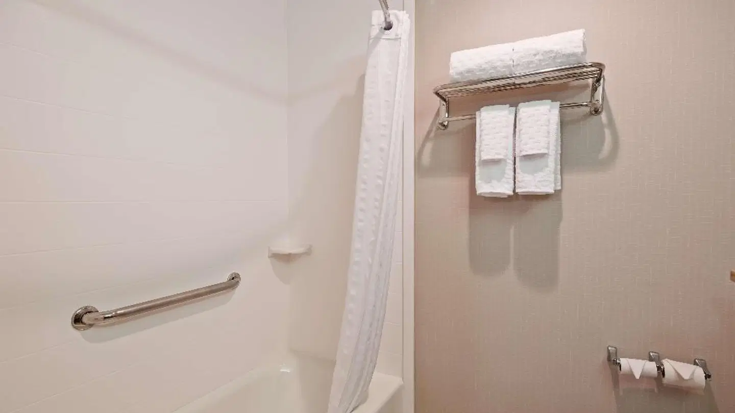 Best Western University Inn Badezimmer