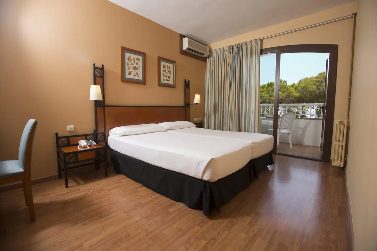Ilunion Caleta Park ROOM_EXAMPLE