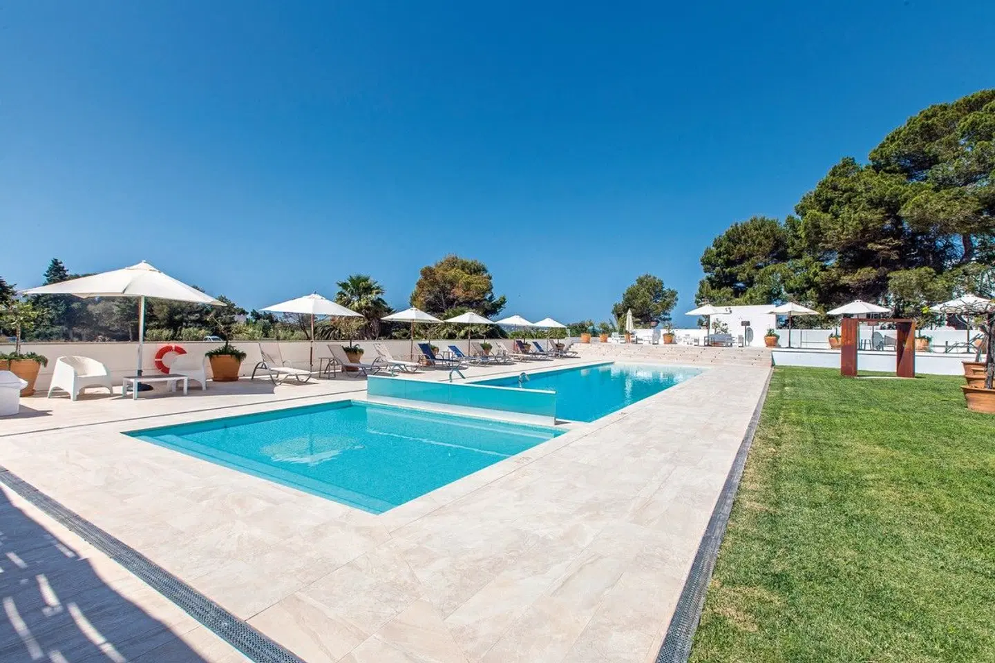 Levante OUTDOOR_POOL