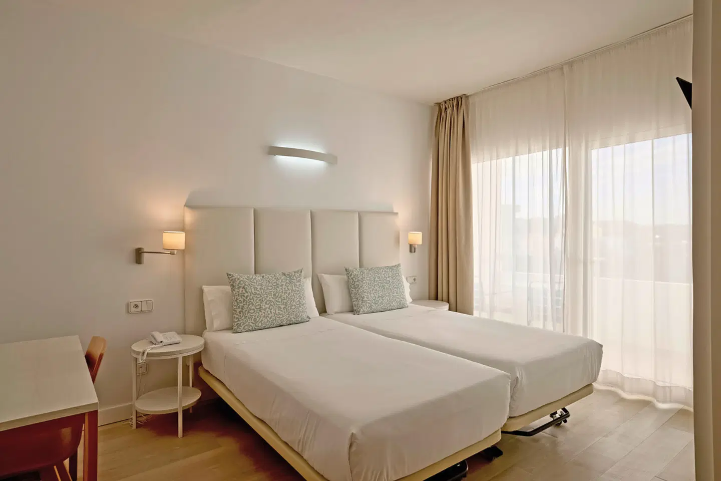 Levante ROOM_EXAMPLE