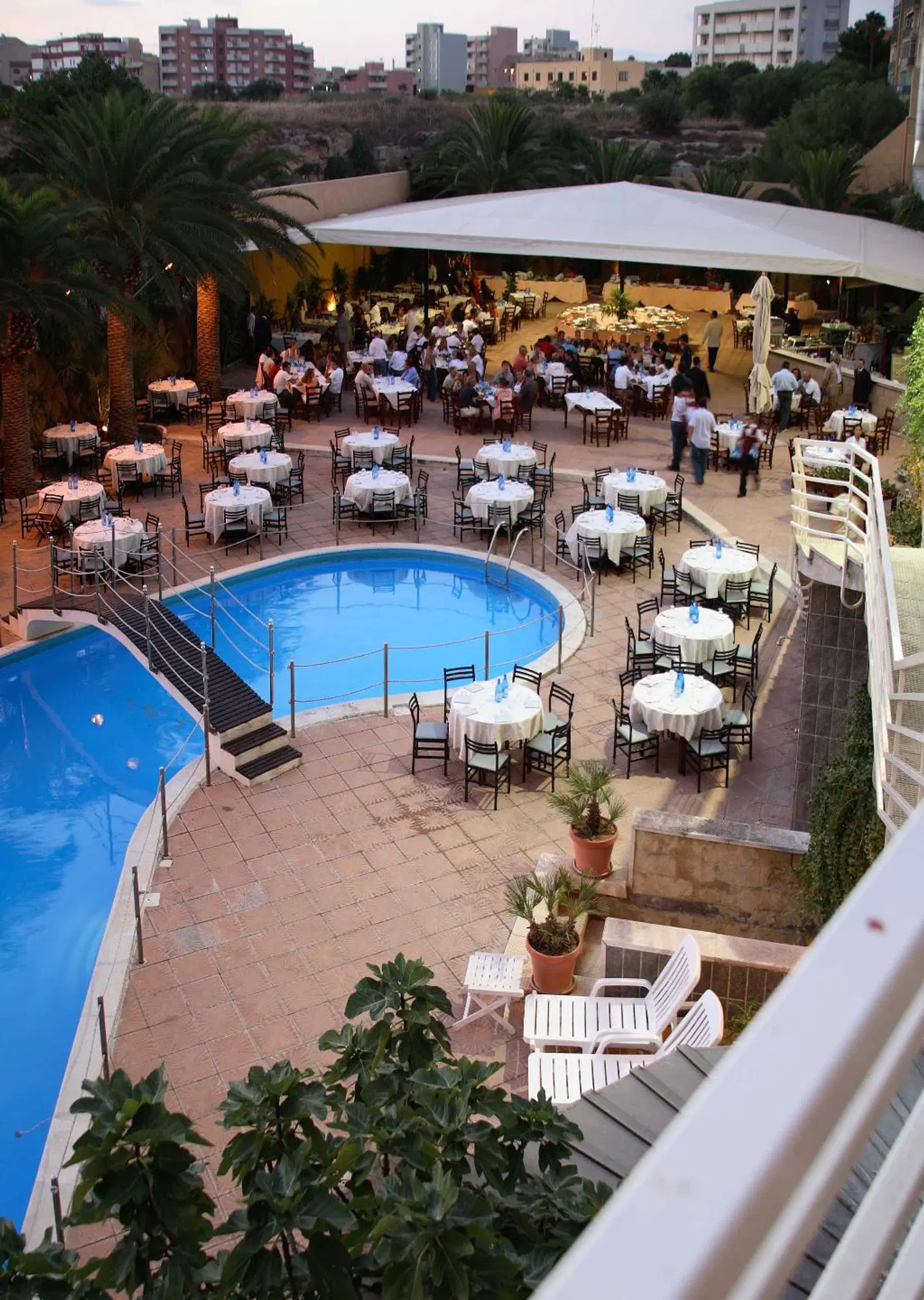 President OUTDOOR_POOL
