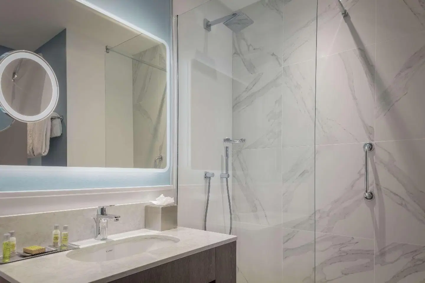 DoubleTree by Hilton London Angel Kings Cross Badezimmer