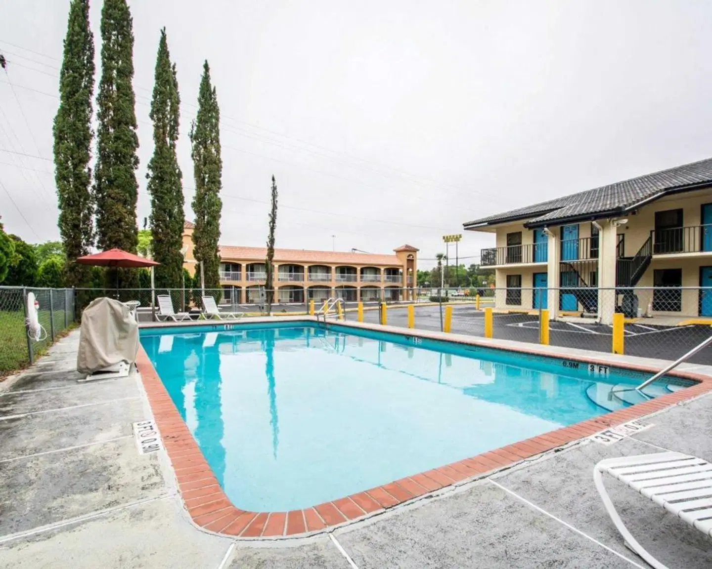 Travelodge by Wyndham Alachua OUTDOOR_POOL