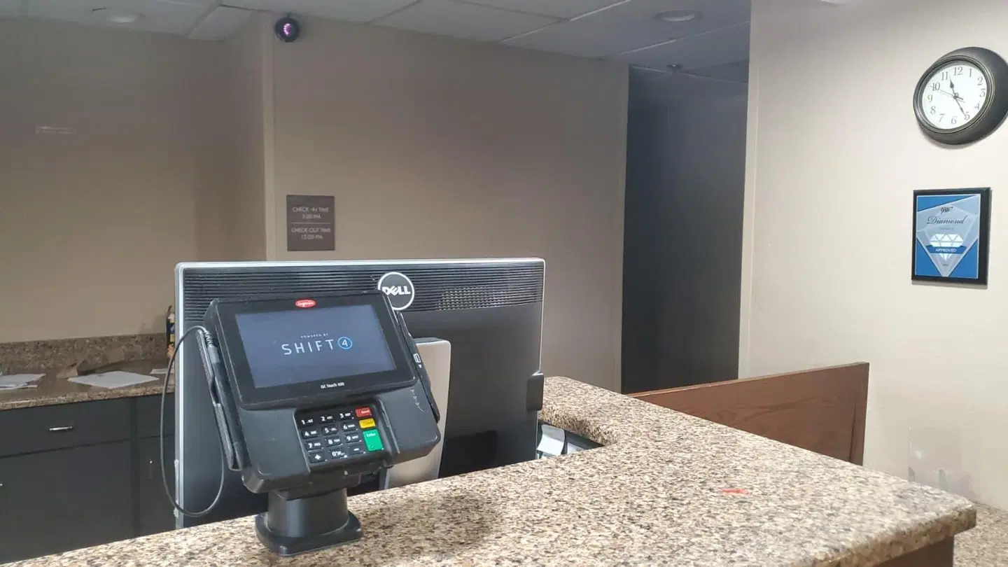 Cambridge Inn by Capital O near I-70 / I-77 ROOM_EXAMPLE