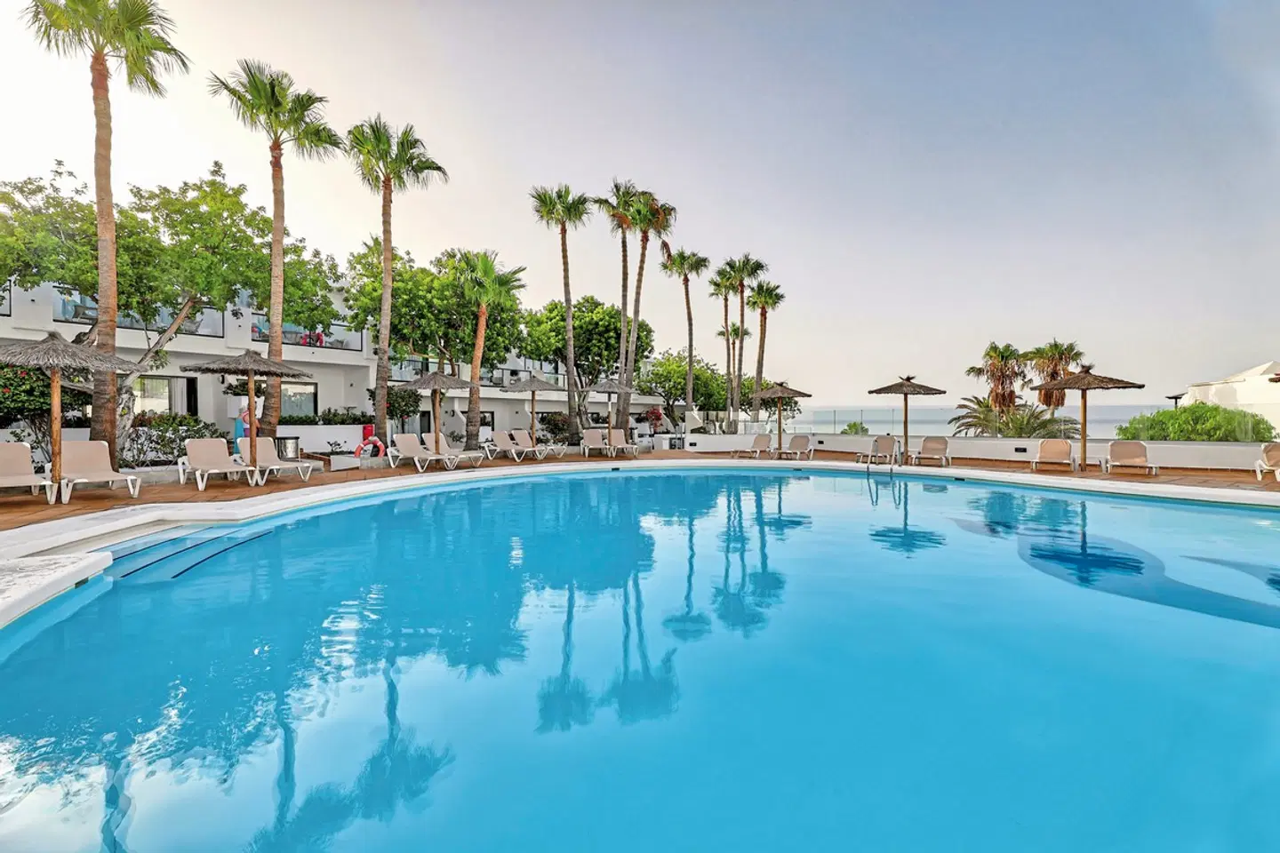 THB Flora OUTDOOR_POOL