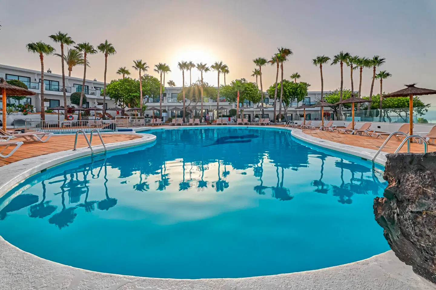 THB Flora OUTDOOR_POOL