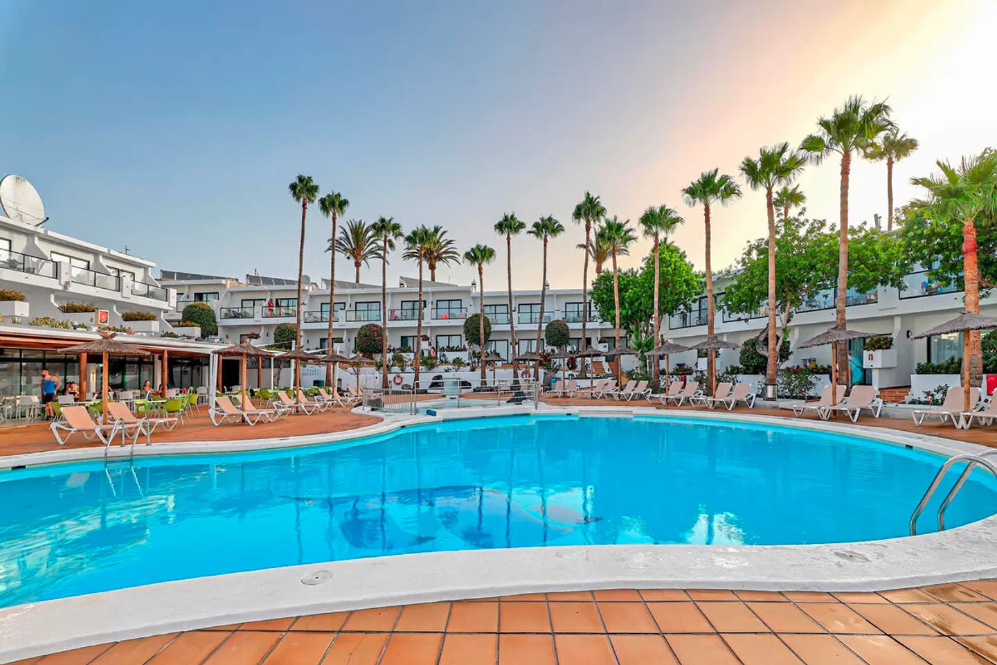 THB Flora OUTDOOR_POOL