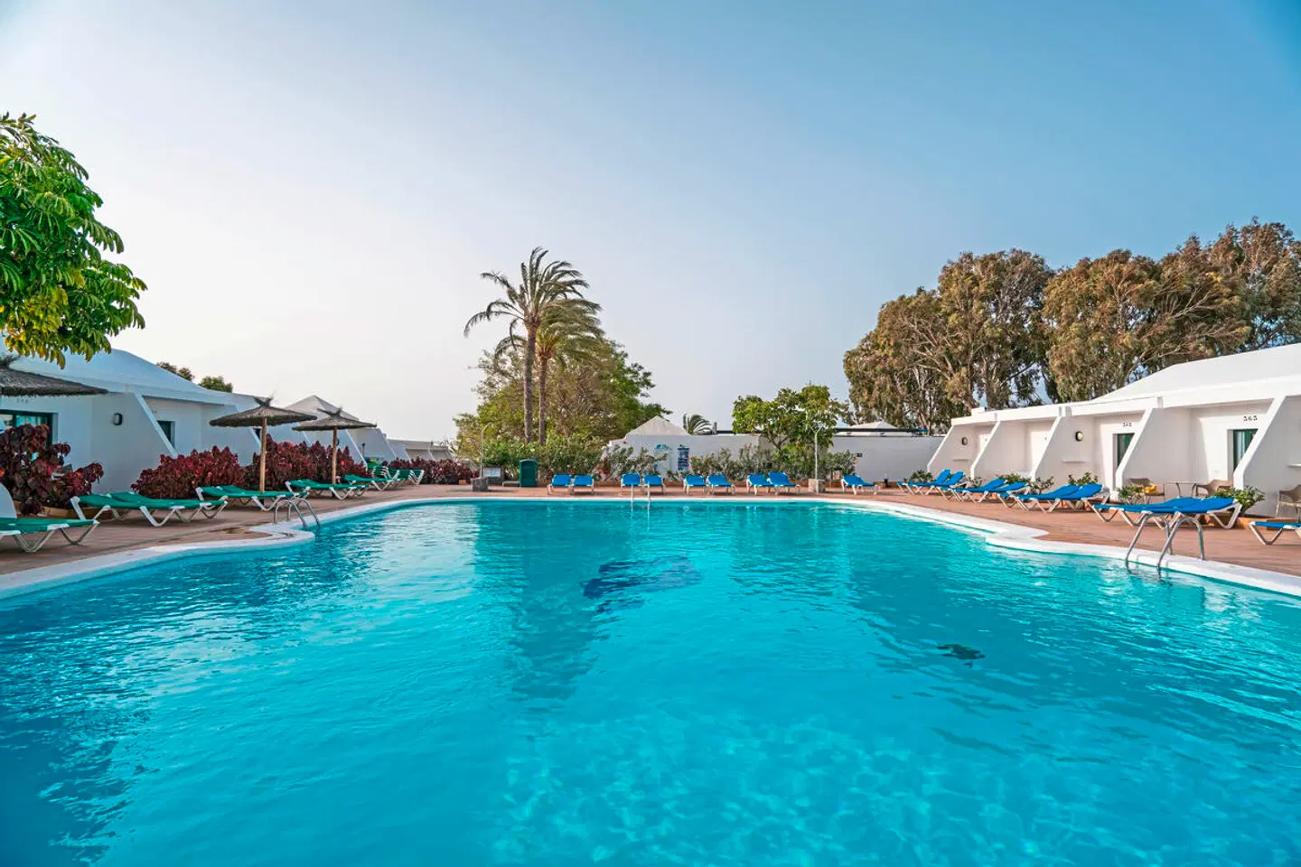 THB Flora OUTDOOR_POOL