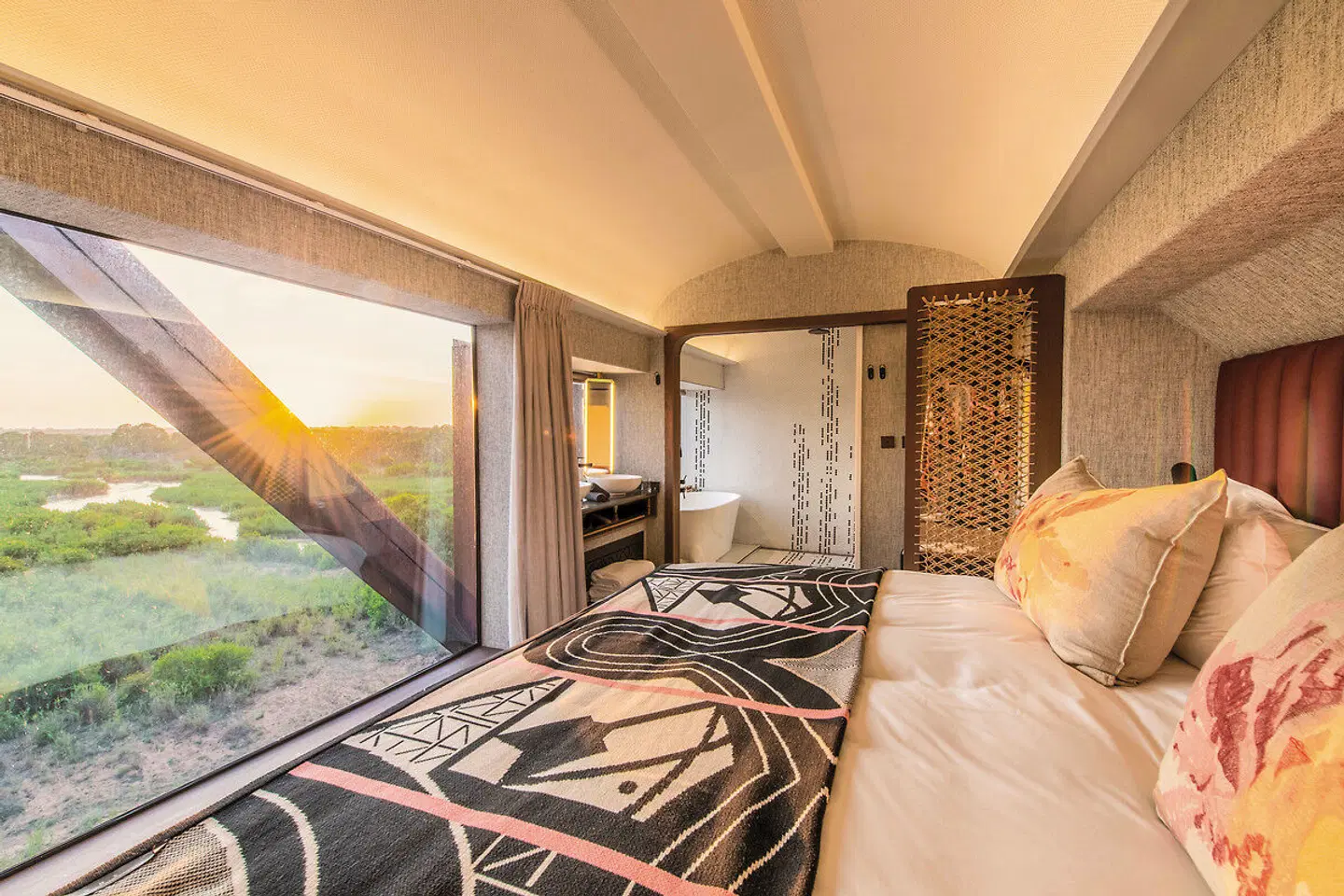 Kruger Shalati - The Train on the Bridge ROOM_EXAMPLE