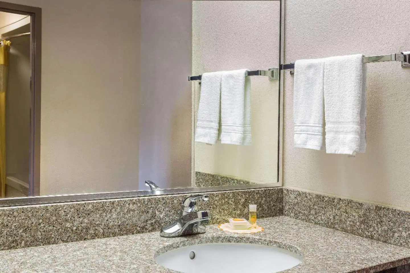 Days Inn by Wyndham Panama City/Callaway Badezimmer