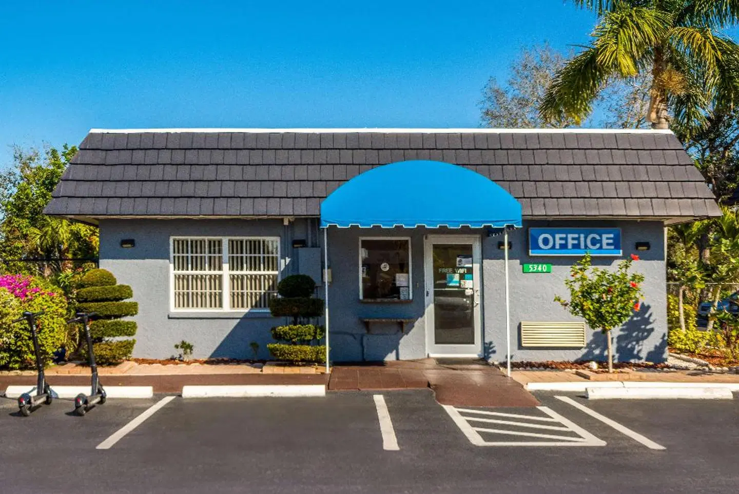 SureStay Hotel by Best Western Sarasota North EXTERIOR