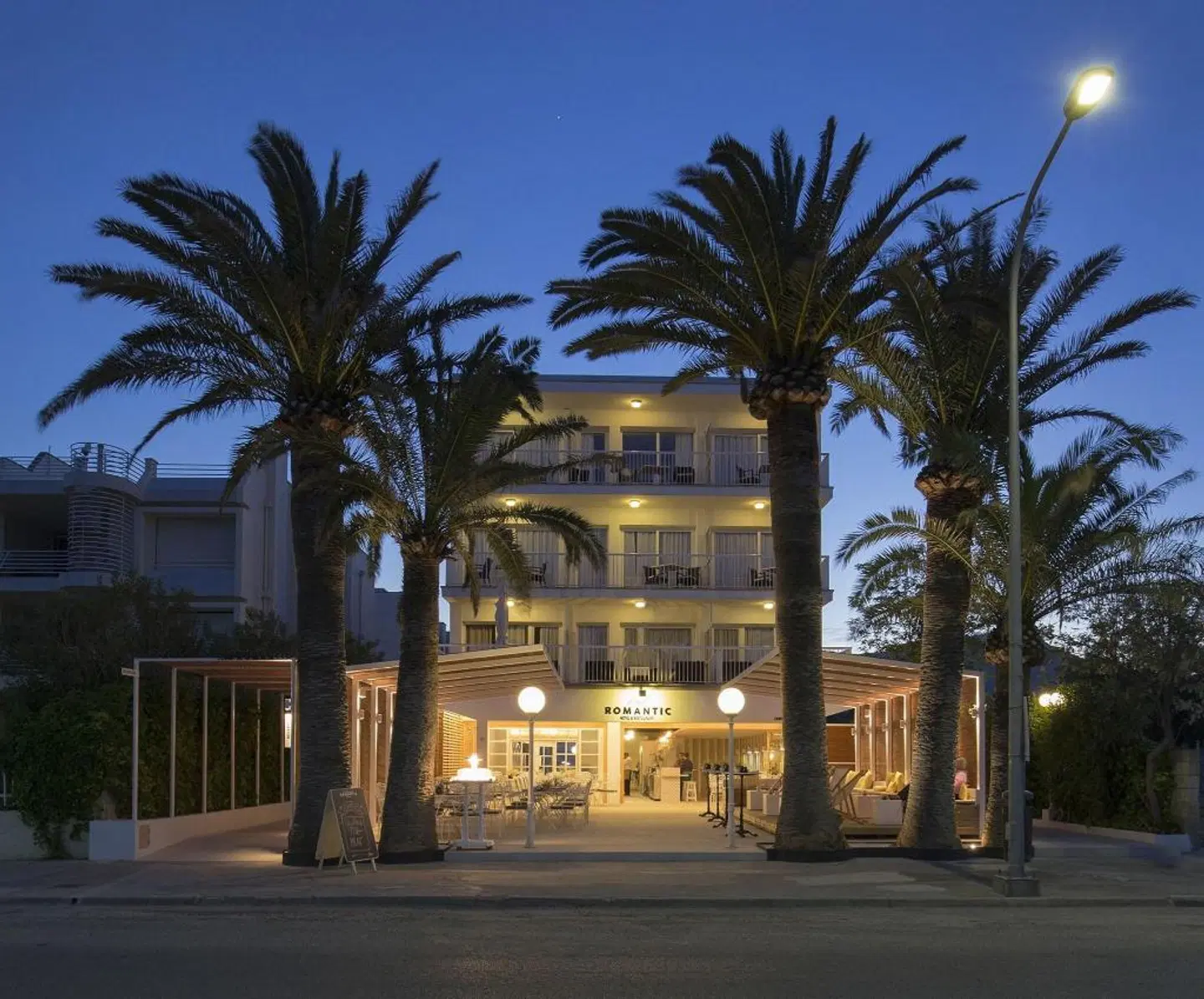 Cabot Romantic EXTERIOR