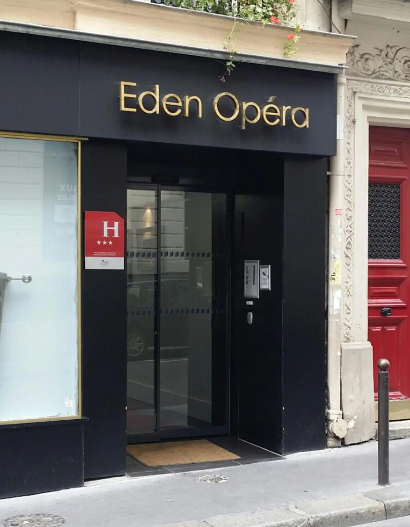Eden Opéra EXTERIOR