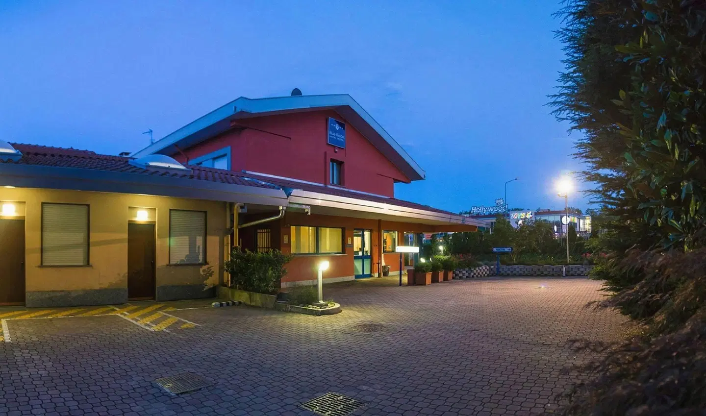 Blue Relais Malpensa Lago Maggiore EXTERIOR