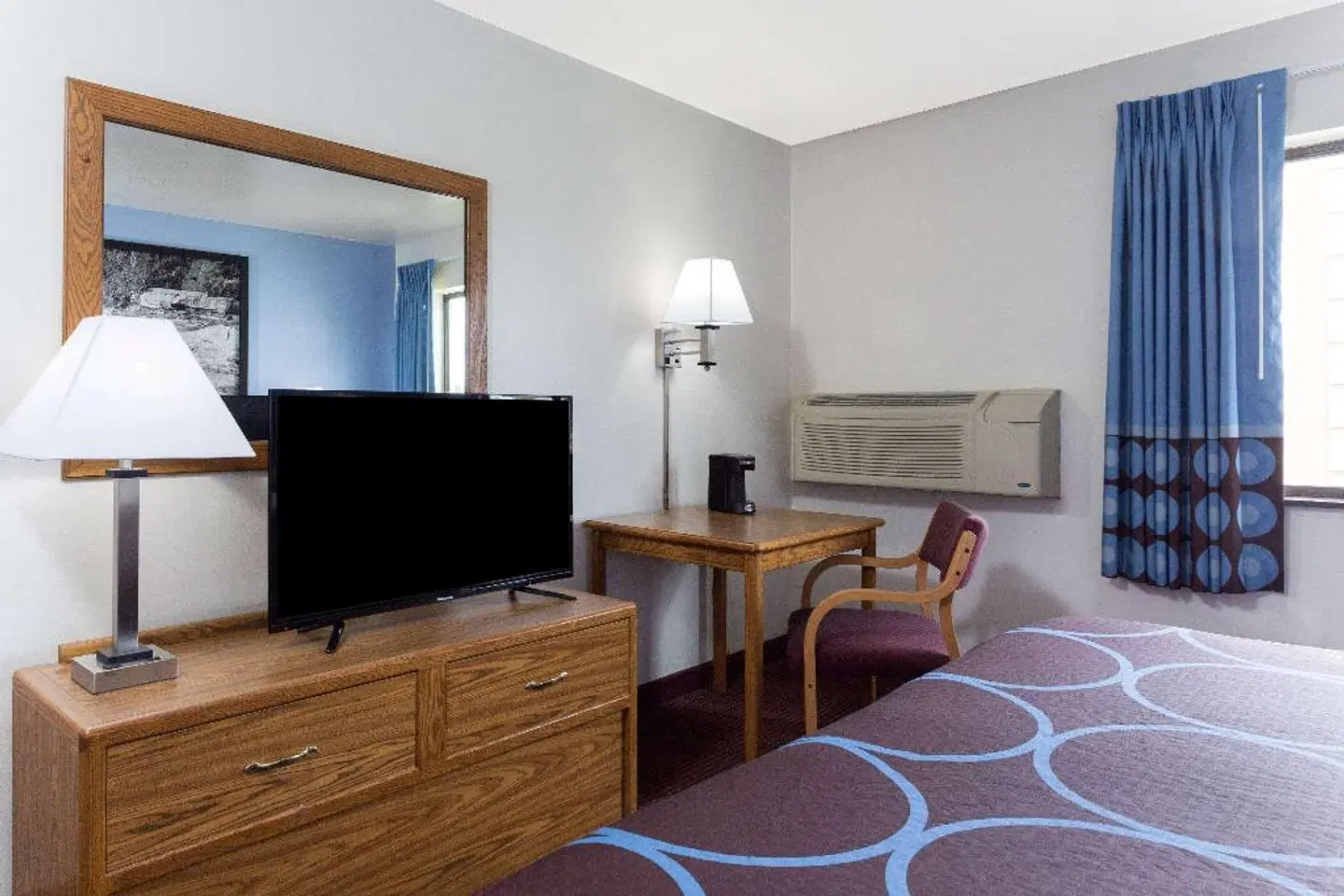 Super 8 by Wyndham Wisconsin Dells ROOM_EXAMPLE