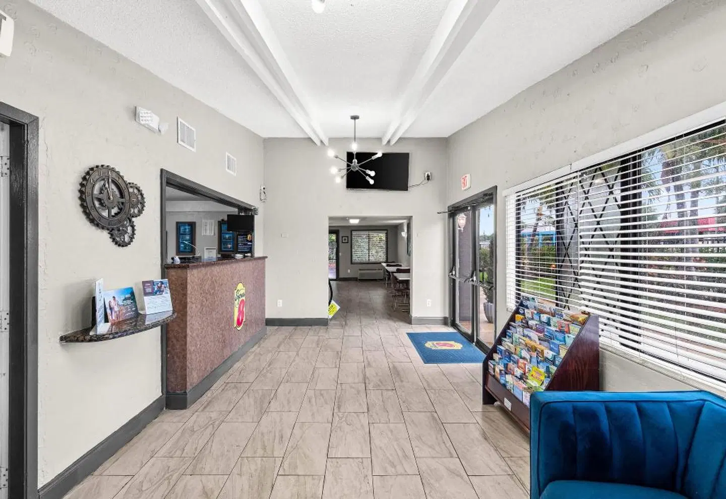 Super 8 by Wyndham Lantana West Palm Beach LOUNGE_LOBBY