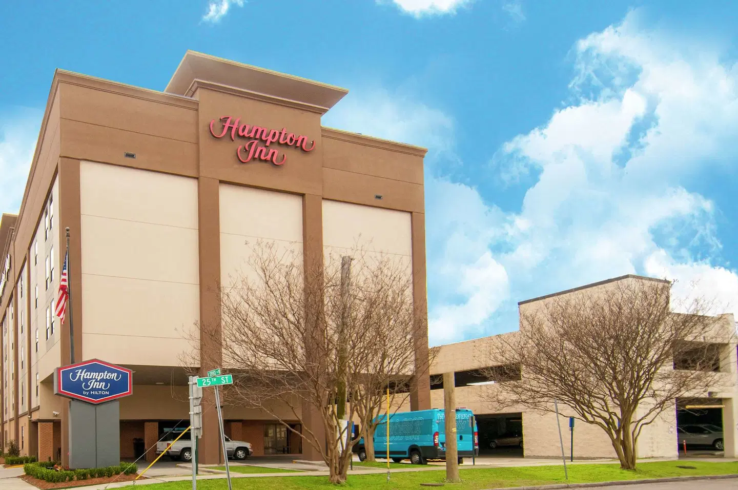 Hampton Inn Metairie EXTERIOR