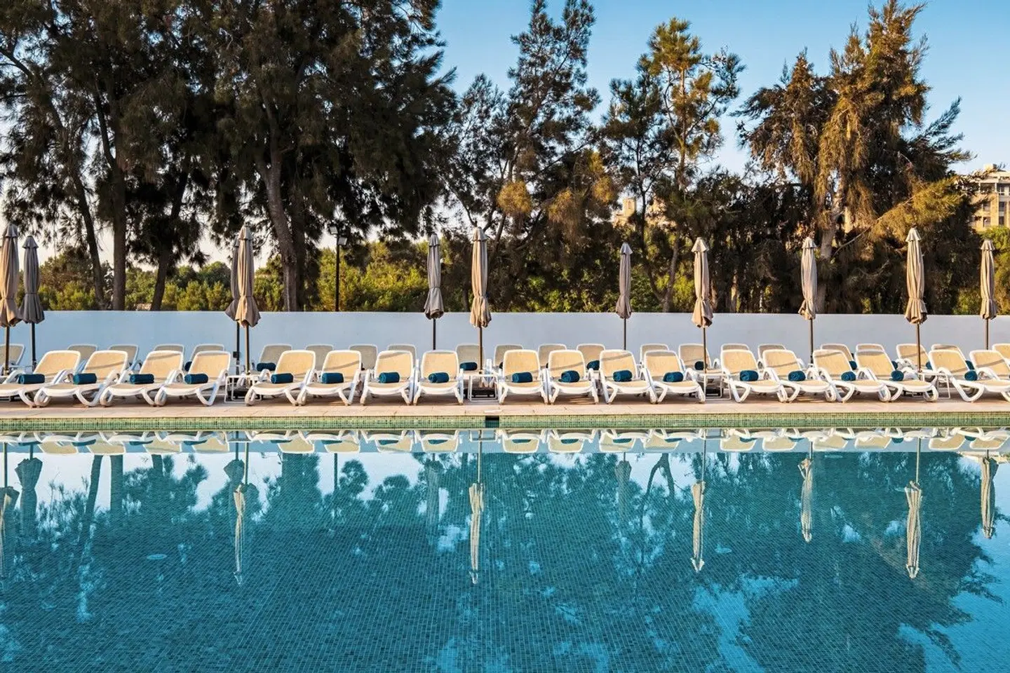 Urban Valley Resort & Spa OUTDOOR_POOL